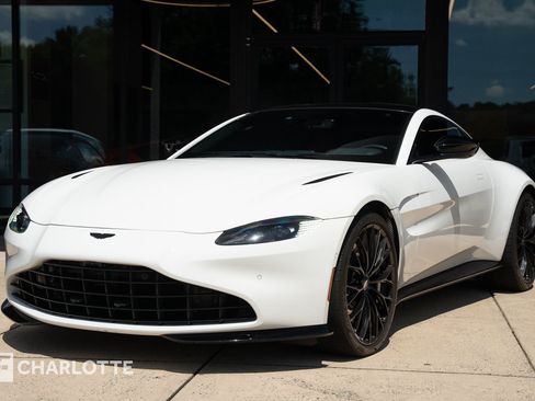 Used 2022 Aston Martin V8 Vantage Coupe RWD image 6