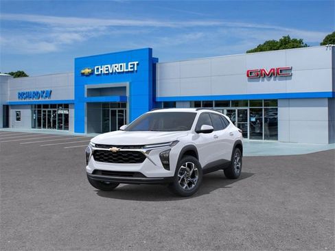 New 2026 Chevrolet Trax LT w/ Driver Confidence Package image 8