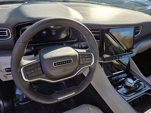 Used 2024 Jeep Wagoneer L Series III w/ Premium Group I image 13