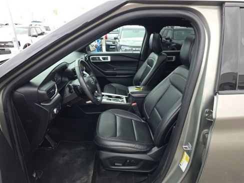 Used 2020 Ford Explorer XLT w/ Equipment Group 202A image 19