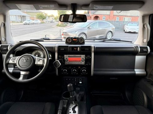 Used 2012 Toyota FJ Cruiser 4WD w/ Convenience Pkg image 12
