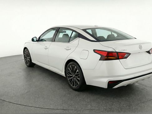 Used 2025 Nissan Altima 2.5 SV FWD image 6