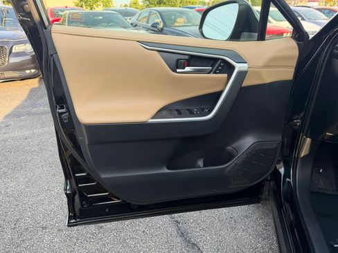 Used 2019 Toyota RAV4 Limited AWD/4WD image 12