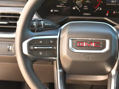Used 2026 GMC Acadia Elevation w/ Elevation Premium Package FWD image 20