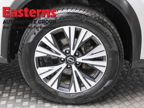 Used 2022 Nissan Rogue SV image 31