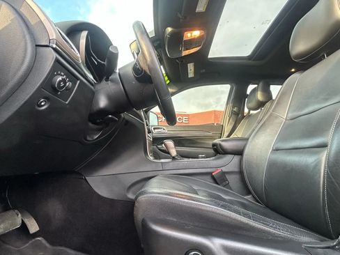 Used 2017 Jeep Grand Cherokee Limited AWD/4WD image 8