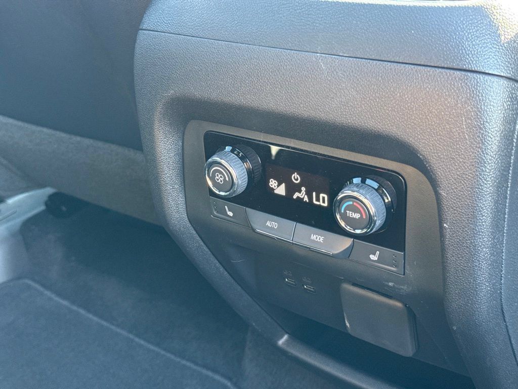Used 2026 Chevrolet Traverse RS AWD/4WD image 19