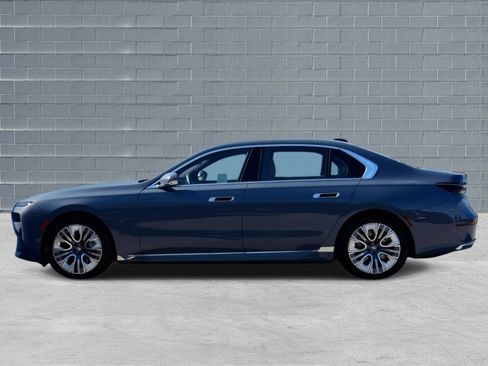 Used 2025 BMW i7 xDrive60 w/ Executive Package image 5