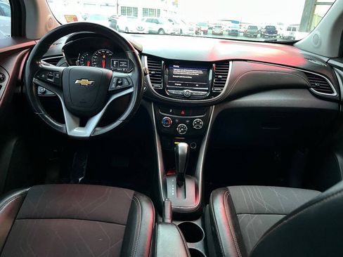Used 2020 Chevrolet Trax LT w/ LT Convenience Package AWD/4WD image 11