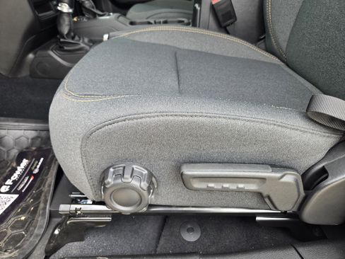 New 2025 Jeep Gladiator Sport AWD/4WD image 17