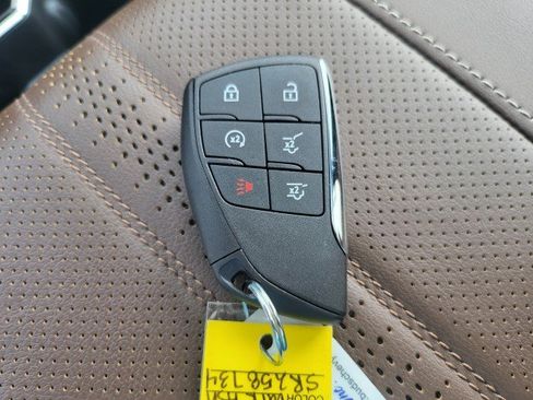 Used 2025 Chevrolet Suburban High Country AWD/4WD image 33