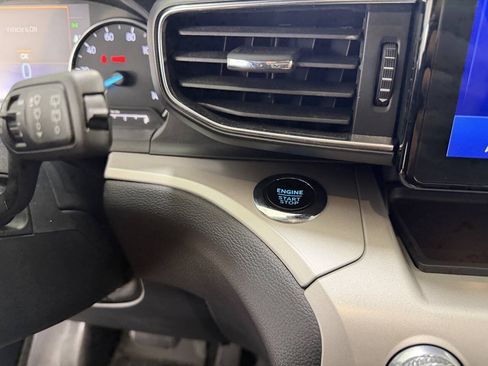 Used 2023 Ford Explorer XLT w/ Equipment Group 202A AWD/4WD image 19