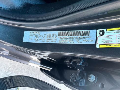 Used 2019 RAM 1500 Laramie RWD image 32