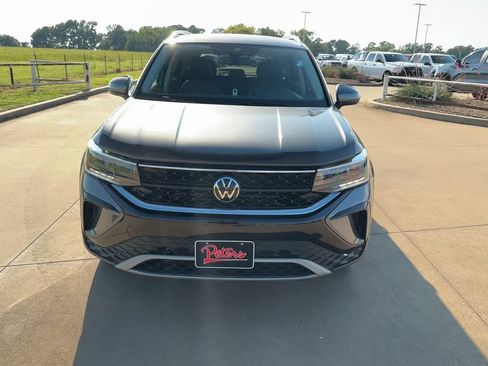 Used 2023 Volkswagen Taos SE image 4