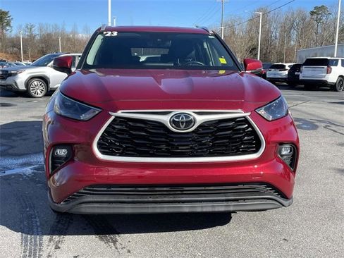 Used 2023 Toyota Highlander XLE image 8