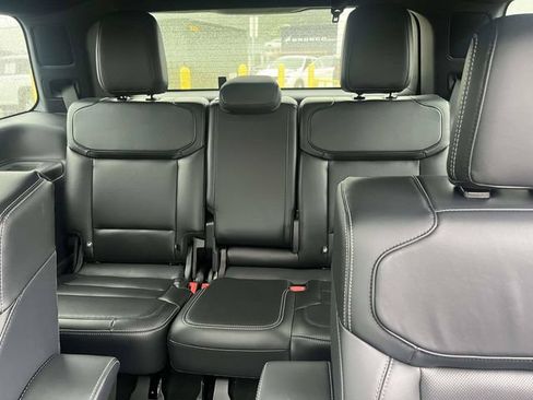Certified 2025 Ford Expedition Platinum w/ Stealth Performance Package AWD/4WD image 15