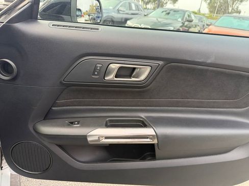 Used 2016 Ford Mustang Shelby GT350 w/ Track Package image 29