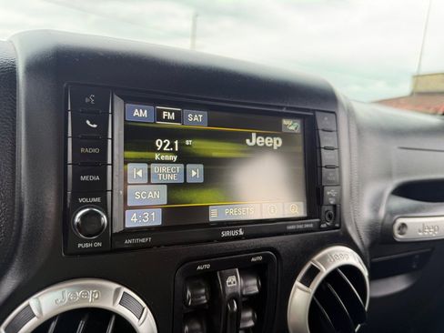 Used 2017 Jeep Wrangler Unlimited Sahara w/ Mopar Chrome Edition Group image 24