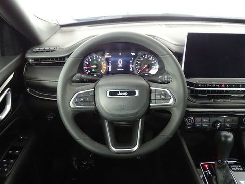 Used 2023 Jeep Compass Altitude image 22