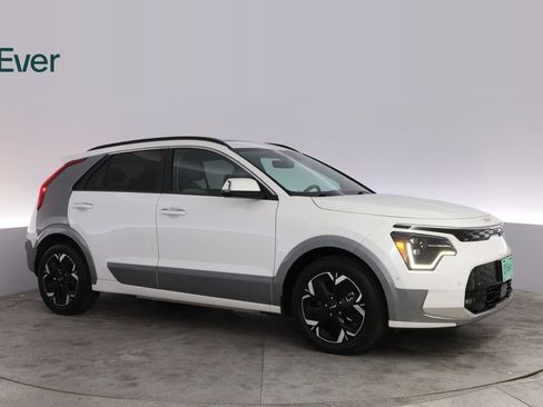 Used 2024 Kia Niro Wave w/ Wave Preserve Package FWD image 14