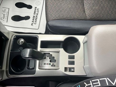 Used 2011 Toyota 4Runner SR5 w/ Convenience Pkg image 10