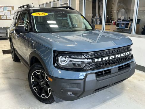 Used 2025 Ford Bronco Sport Outer Banks w/ Outer Banks Tech Package+ image 2