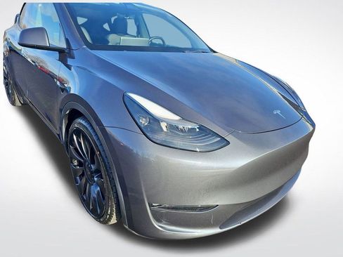 Used 2023 Tesla Model Y Performance image 12