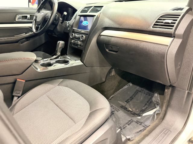 Used 2017 Ford Explorer XLT w/ Equipment Group 201A AWD/4WD image 32