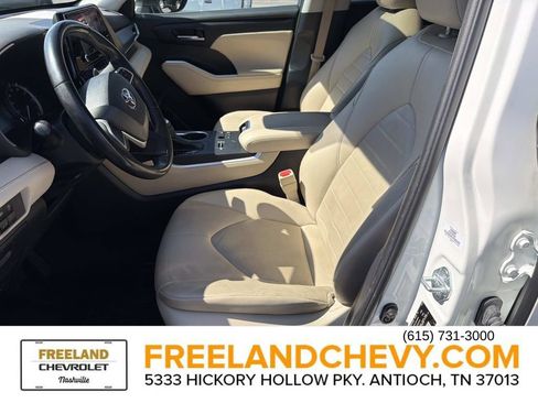 Used 2023 Toyota Highlander XLE FWD image 24