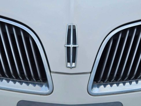 Used 2015 Lincoln MKS AWD image 11