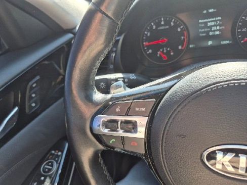 Used 2017 Kia Cadenza Technology image 26
