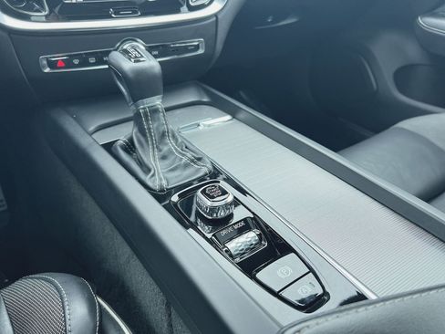 Used 2019 Volvo S60 T5 R-Design image 22