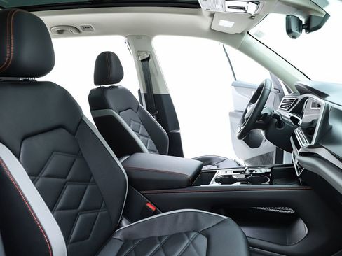 New 2026 Volkswagen Atlas Peak Edition image 36