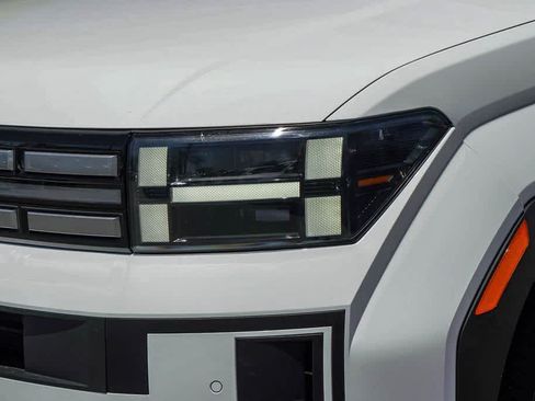 Used 2025 Hyundai Santa Fe SEL FWD image 8