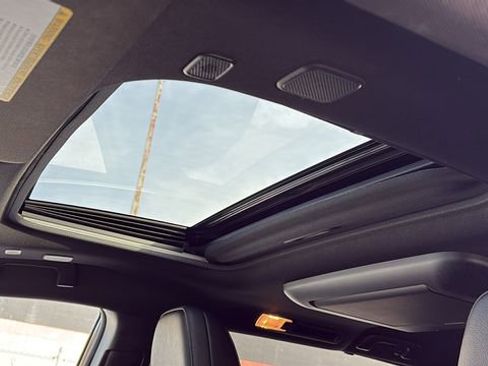 Certified 2025 Toyota Sienna Platinum image 20