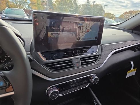 New 2025 Nissan Altima 2.5 SL image 8