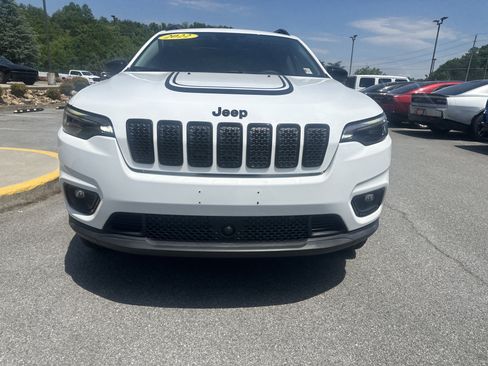 Used 2022 Jeep Cherokee Latitude w/ Sun & Sound Group AWD/4WD image 3