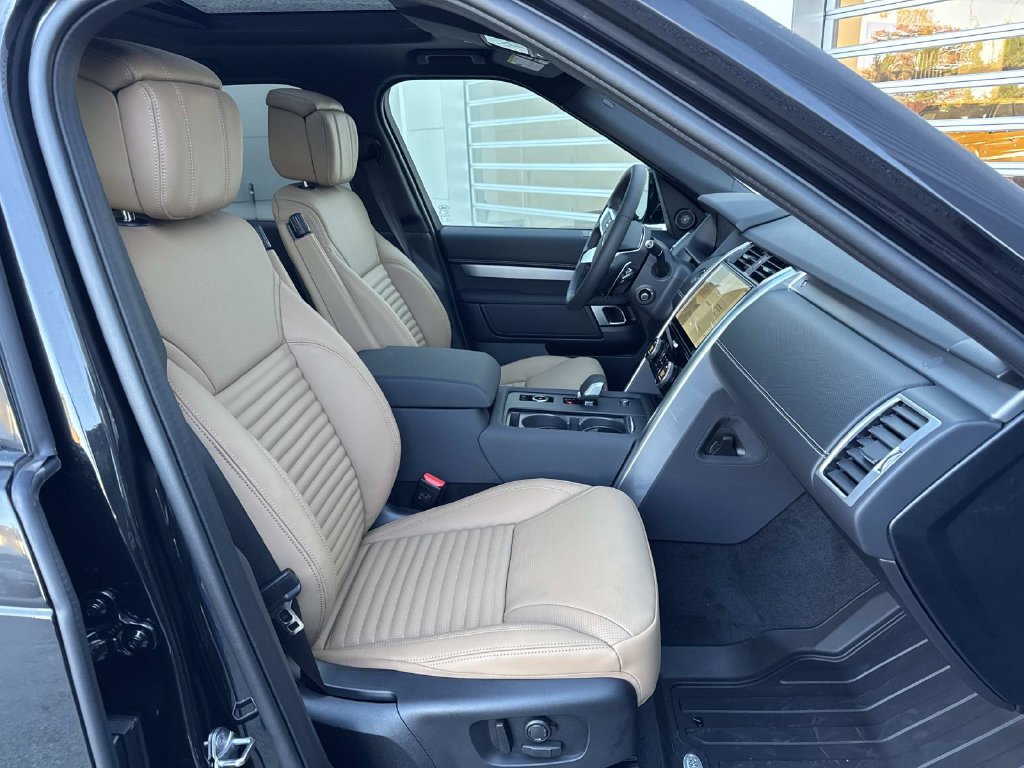 New 2026 Land Rover Discovery Limited Edition AWD/4WD image 9