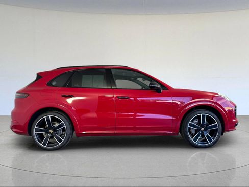 Certified 2023 Porsche Cayenne AWD/4WD image 9