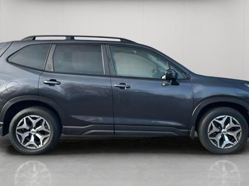 Used 2019 Subaru Forester Premium AWD/4WD image 2
