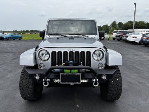Used 2014 Jeep Wrangler Unlimited Sahara w/ Dual Top Group AWD/4WD image 3