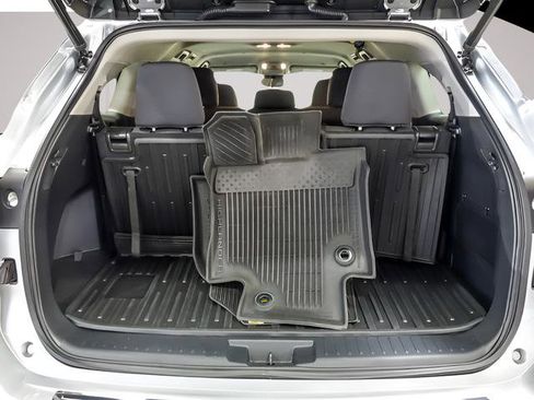 Used 2023 Toyota Highlander LE FWD image 22
