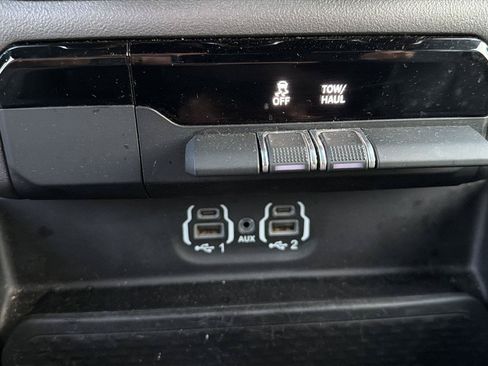 Used 2024 RAM 1500 Laramie RWD image 21