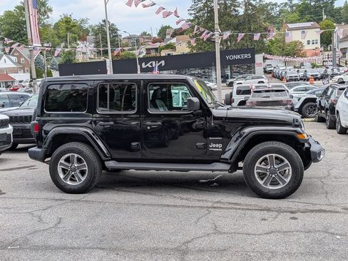 Used 2022 Jeep Wrangler Unlimited Sahara w/ Cold Weather Group AWD/4WD image 5