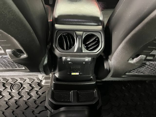 Used 2018 Jeep Wrangler Unlimited Rubicon w/ Dual Top Group AWD/4WD image 40