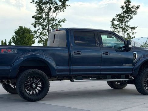 Used 2017 Ford F250 Lariat w/ Lariat Ultimate Package AWD/4WD image 4