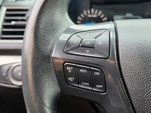 Used 2019 Ford Explorer XLT image 36