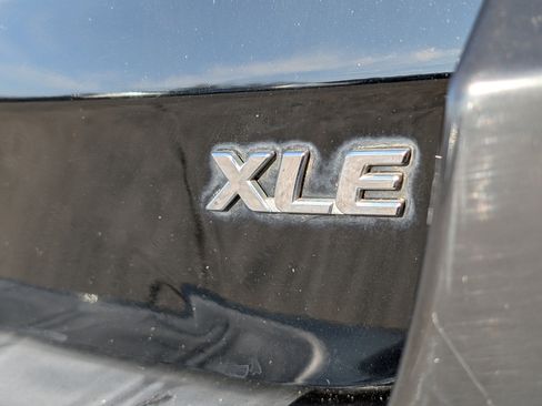 Used 2011 Toyota Sienna XLE image 28