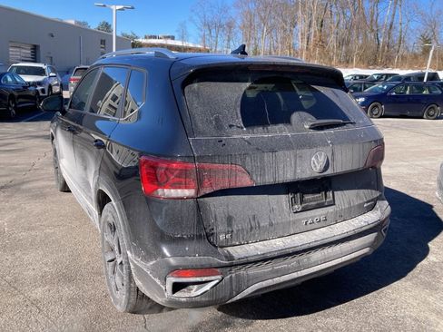 Certified 2023 Volkswagen Taos SE w/ Panoramic Sunroof Package image 4