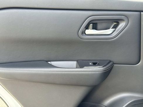 Certified 2024 Nissan Rogue SV FWD image 14